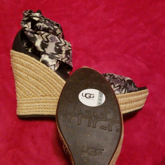 Uggs shoes - Picture 3 of 5